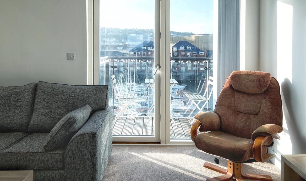 Elegant And Bright Seaside Apt In Swansea Marina エクステリア 写真
