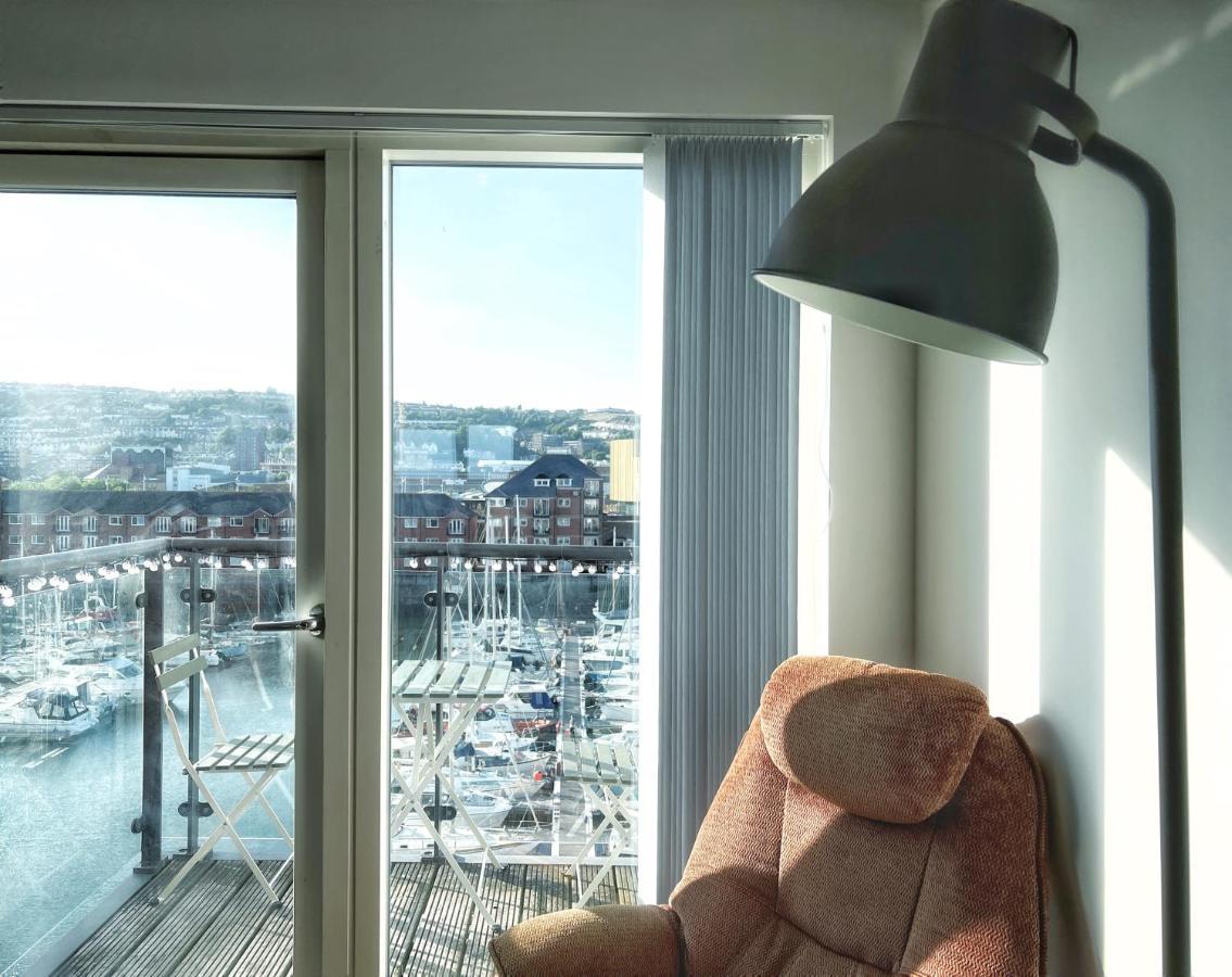 Elegant And Bright Seaside Apt In Swansea Marina エクステリア 写真