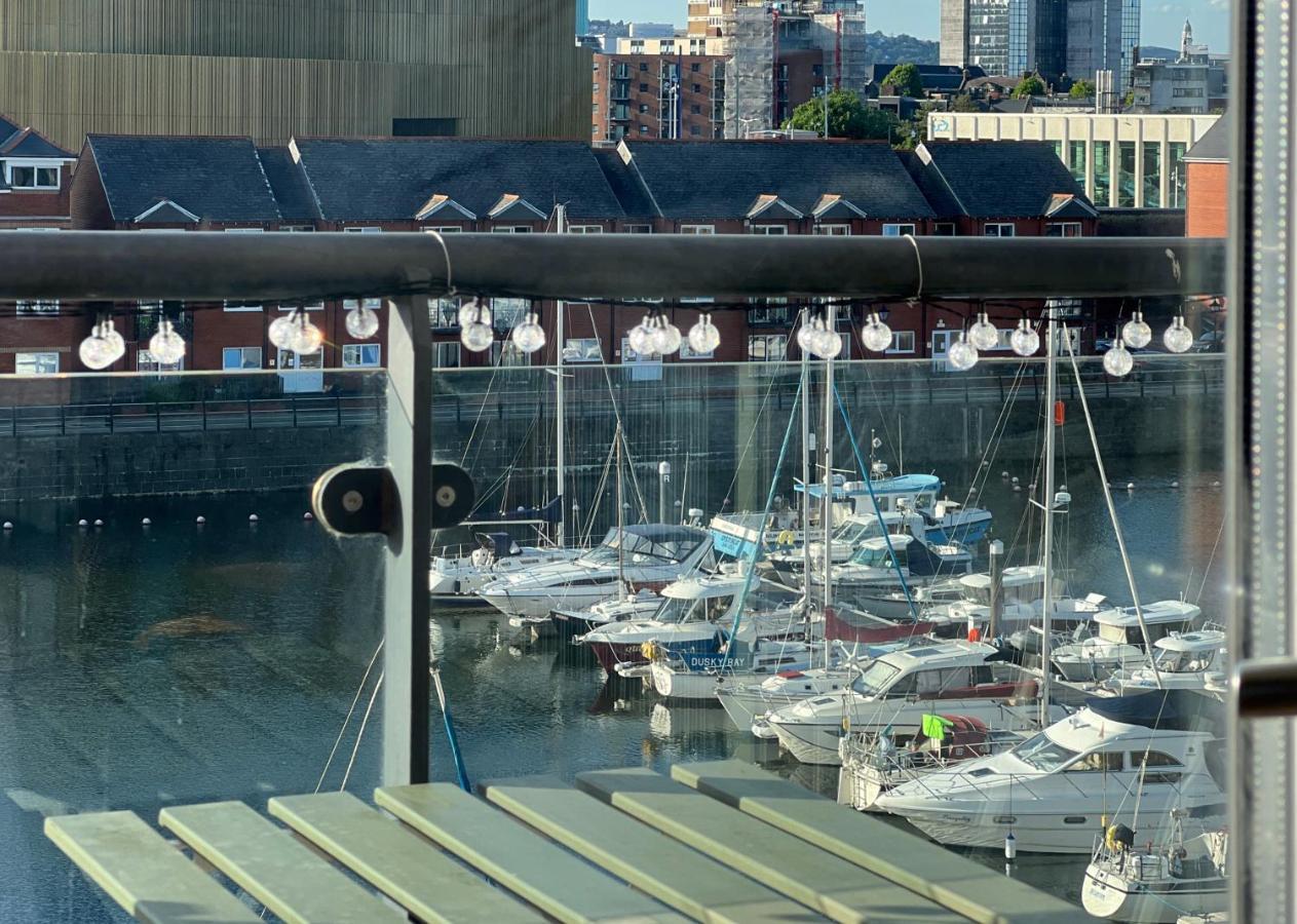 Elegant And Bright Seaside Apt In Swansea Marina エクステリア 写真